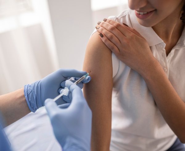 Vaccino antinfluenzale 2023 e Covid in Farmacia a Novara